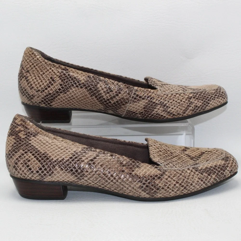 Clarks Artisan Snakeskin Embossed Leather Loafers Tan Brown 26064133 Womens 9.5M